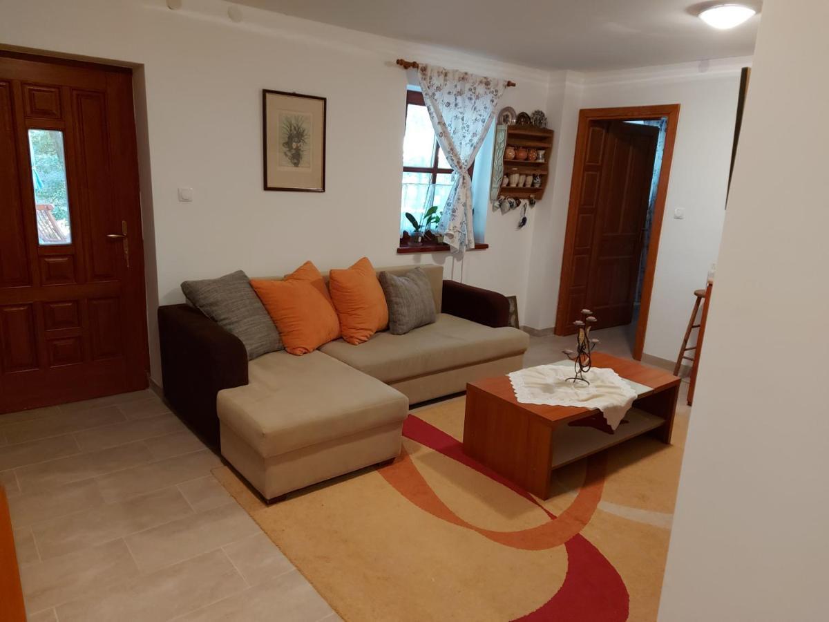 VertessomloNyugalom Szigete 2 Fos Apartman 1 Haloterrelアパートメント エクステリア 写真